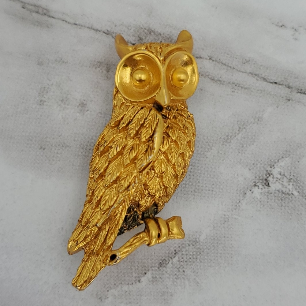 Vintage Tortolani Gold Tone Owl Brooch